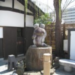 A frog statue stands at the entrance to "Frog Street" to protect the businesses.