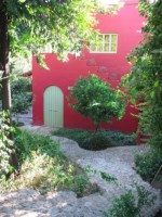 Guest House The path down to the Guest House